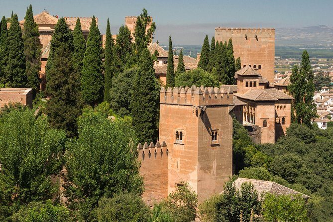 Alhambra & Generalife: Exclusive 3-Hour Private Tour with Tickets Included - The Sum Up
