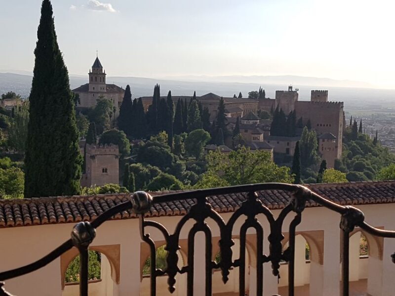 Alhambra: Generalife Gardens & Alcazaba Fast-Track Tour - Key Points