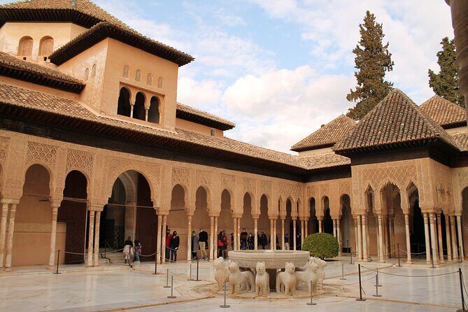 Alhambra Guided Tour, Nasrid Palaces and Generalife - Discovering the Alhambra: An Unforgettable Guided Tour in Granada