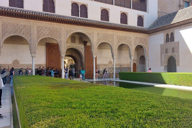 Alhambra Guided Tour, Nasrid Palaces and Generalife - Key Points
