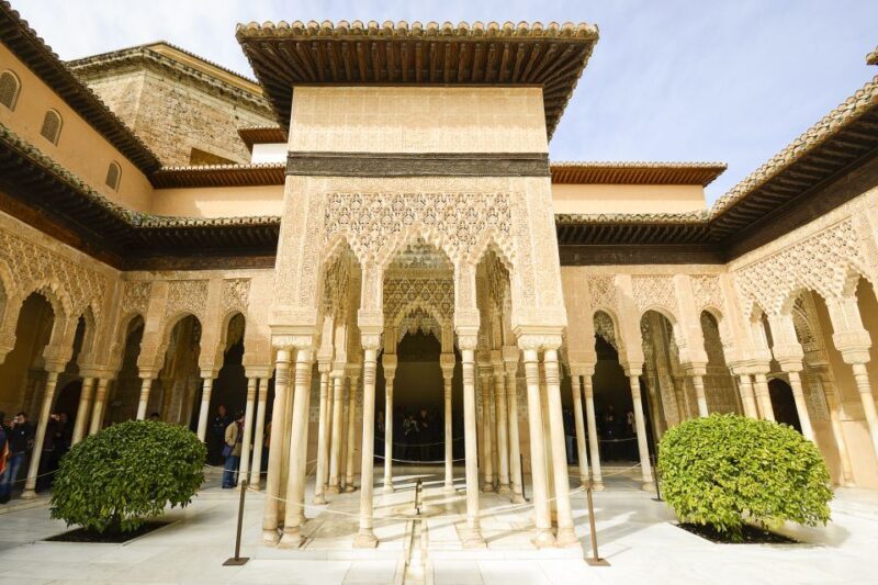 Alhambra, Nasrid Palaces, and Generalife 3-Hour Guided Tour - The Value of This Tour: Breaking Down the Cost