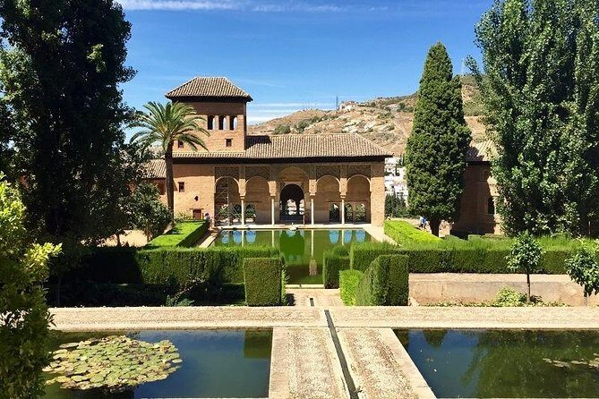 Alhambra, Nasrid Palaces and Generalife Private Tour from Malaga - FAQ