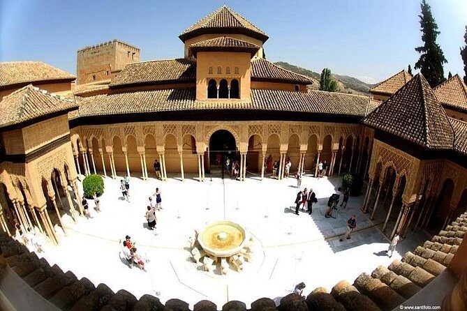 Alhambra, Nasrid Palaces, Generalife & Alcazaba Private Tour - Who Should Consider This Tour?
