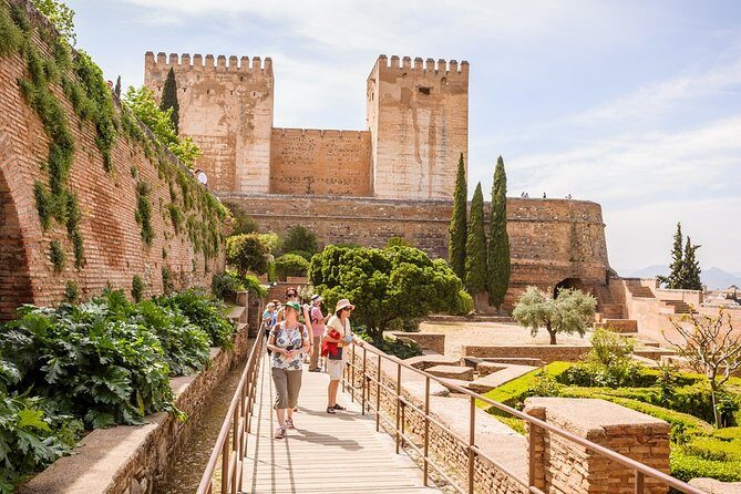 Alhambra palace Private tour with private local guide and admission tickets - The Overall Experience: What to Expect