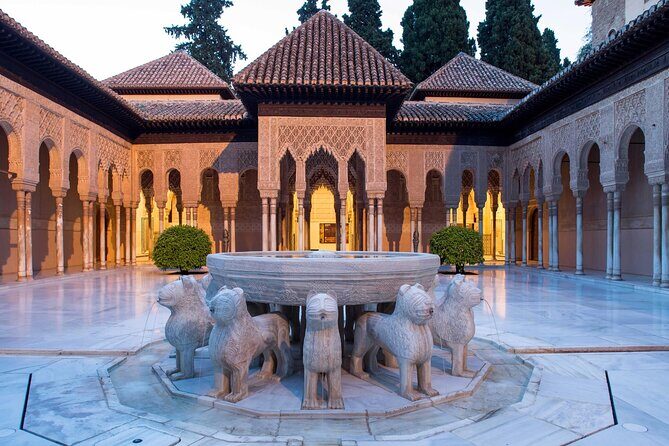 Alhambra Private Tour with Tickets to the Nasrid Palaces - Why Choose This Tour? A Deep Dive