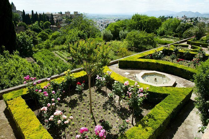 Alhambra Skip the Line Premium Guided Tour - Exploring the Itinerary in Detail