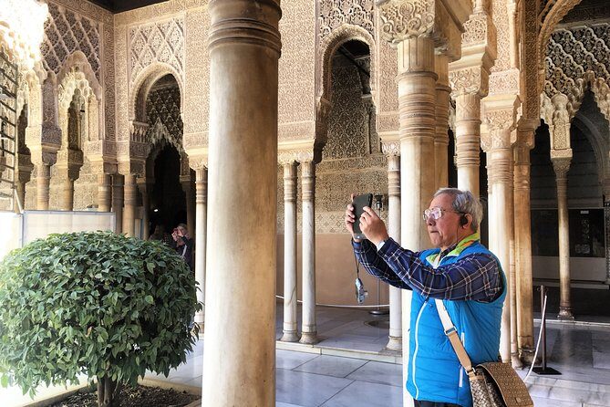 Alhambra: Small Group Tour with Local Guide & Admission - The Experience in Detail