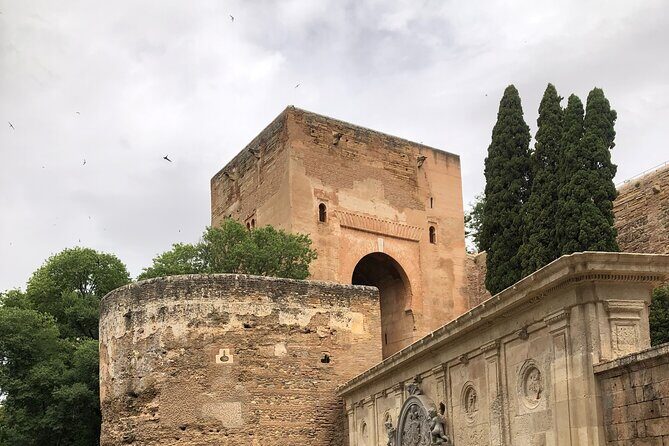 Alhambra Surroundings Guided Tour - FAQs