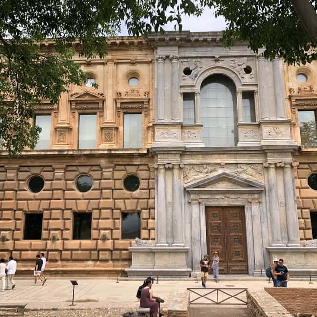 Alhambra Surroundings: History, Architecture and Legends - Who Should Consider This Tour?