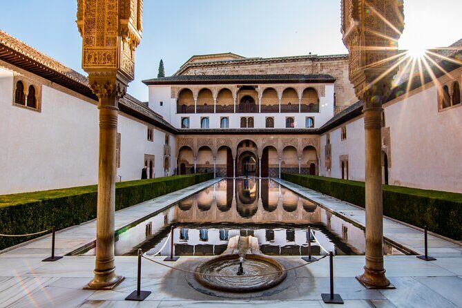 Alhambra Tour and Nazaries Palaces with Hammam Massage Experience - Who Should Book This Tour?