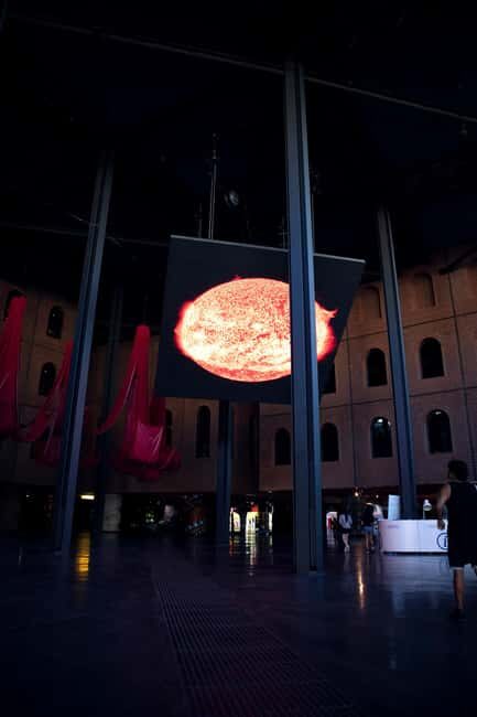 Alhóndiga de Bilbao: Art explained by Artists - The Architecture and History of Alhóndiga Bilbao