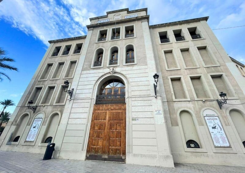 Alicante: Bullring and Castle Guided Tour with Taxi Transfer - Practicalities and Value