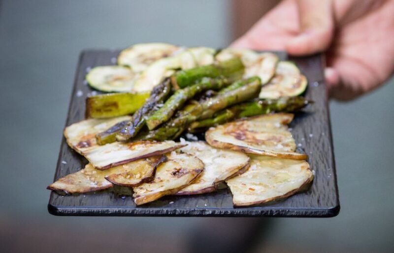 Alicante: Central Market Guided Food Tour with Tapas Bars - Moving Through Alicante: Short Walks & Cultural Insights