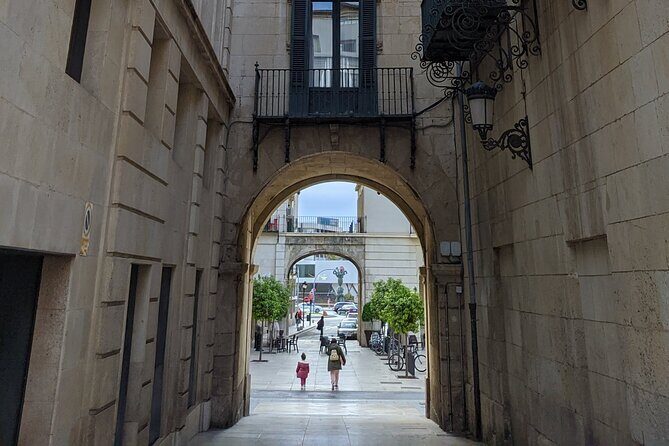 Alicante & Elche. Transport, guide and monuments. - Santa Bárbara Castle: The Crown Jewel