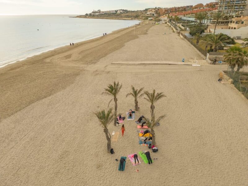 ALICANTE: Sunrise Yoga class on the beach & breakfast - Key Points