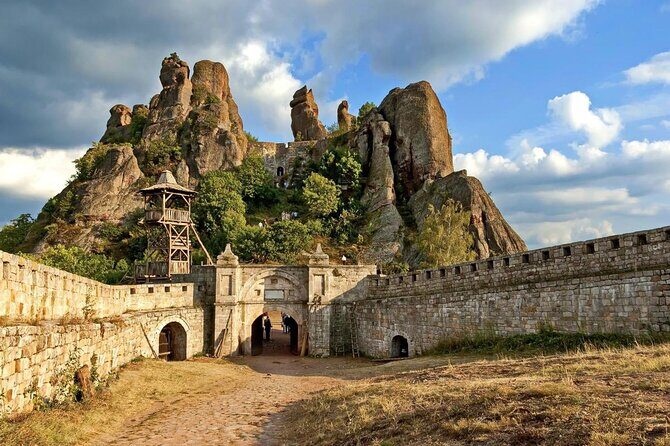 All inclusive Belogradchik fort and Venetsa cave day tour - Introduction