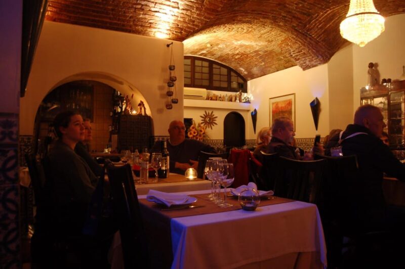 All-inclusive Fado Tour: Show & Dinner. Lisbon at Night - Key Points