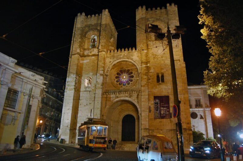 All-inclusive Fado Tour: Show & Dinner. Lisbon at Night - What To Expect from the Lisbon at Night Fado Tour