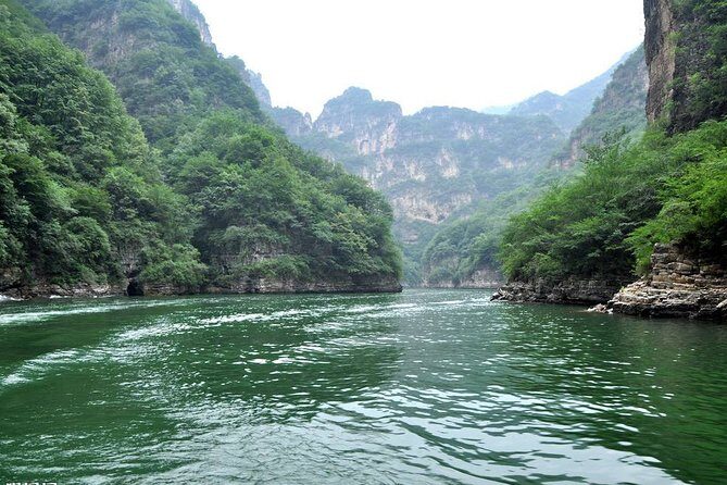 All-inclusive Private Day Tour to Longqingxia Gorge and Badaling Great Wall - Authenticity and Local Insight