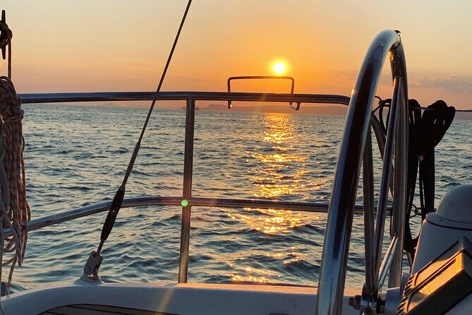 All-inclusive Sailing tour: Sorrento Coast - An In-Depth Look at the Sailing Experience