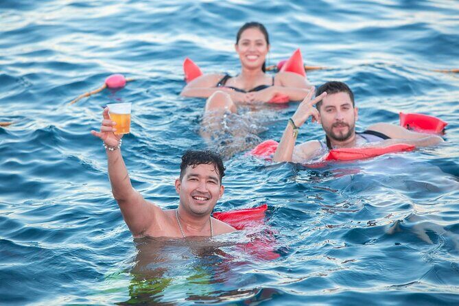 All Inclusive: snorkeling, boat tour, food and drinks! - The Boat and Facilities