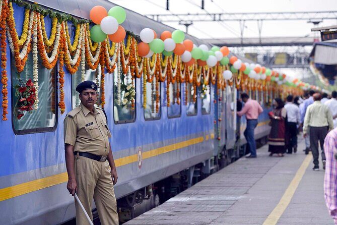 All Inclusive Taj Mahal & Agra Tour by Superfast Train From Delhi - The Journey Begins: Seamless Logistics and Comfort