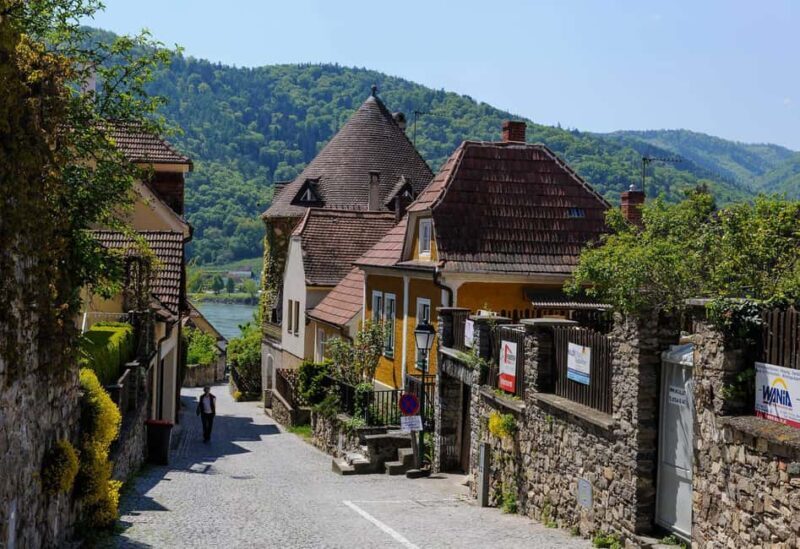 Alpine Beauty & Fairytale Towns: Hallstatt & Salzburg Tour - Practical Tips for Travelers