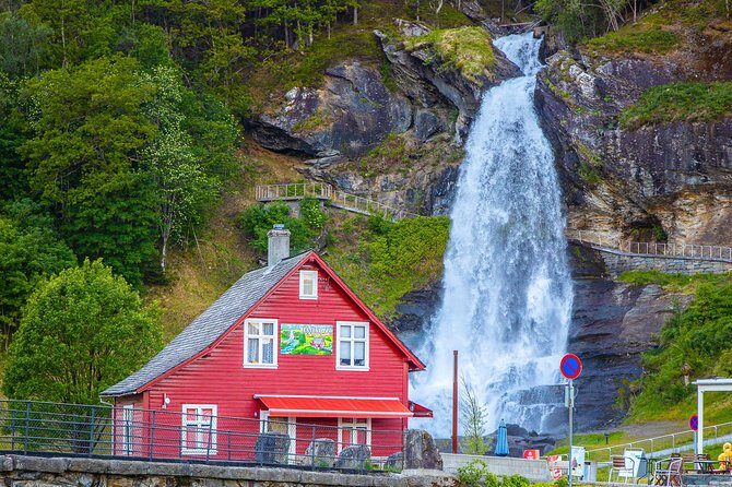 AMAZING HARDANGER FJORD: Private guided round trip from Bergen, 10 hours - An In-Depth Look at the Hardangerfjord Tour