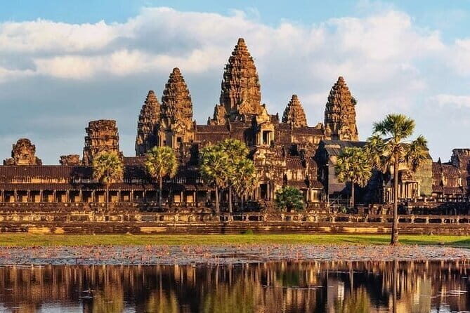 Amazing Sun Rise at Angkor Wat With Tour Guide - Key Points