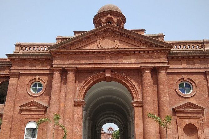 Amritsar and its Golden Temple: A Historical and Cultural Walking Tour - Visiting the Golden Temple