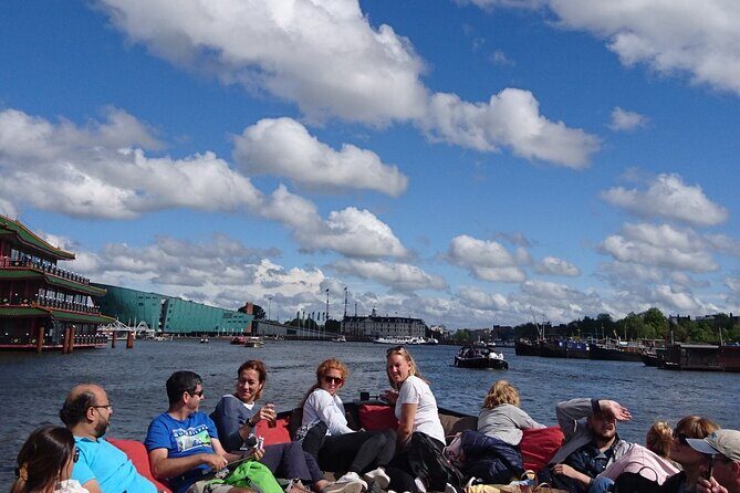 Amsterdam 1-Hour Canal Cruise With Live Guide - An In-Depth Look at the Experience
