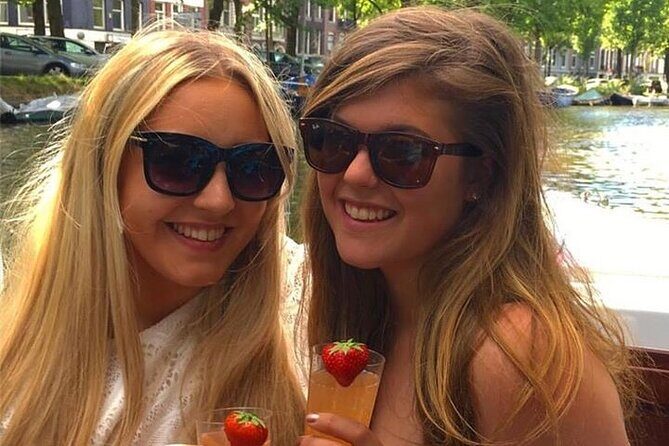 Amsterdam 90-min Private Canal Cruise with Live Guide and Drinks - Who Should Consider This Tour?