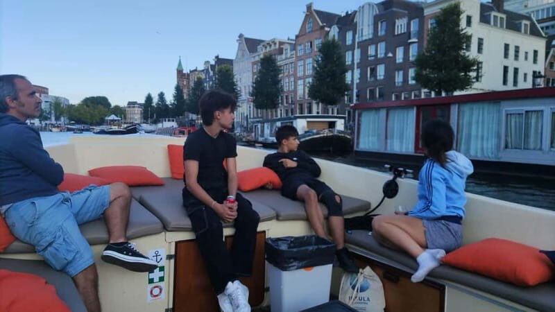 Amsterdam bike tour with a French-speaking guide local! - FAQ