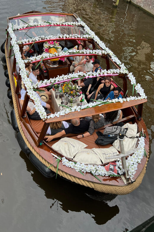 Amsterdam: Boat Tour with Optional Unlimited Drinks - Who Will Love This Tour?