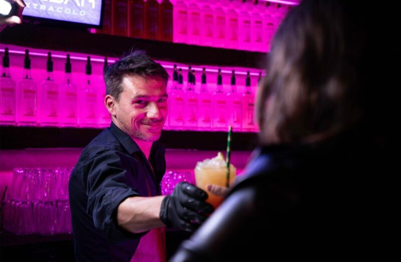 Amsterdam: Canal Cruise and Entrance to Xtracold Icebar - FAQs