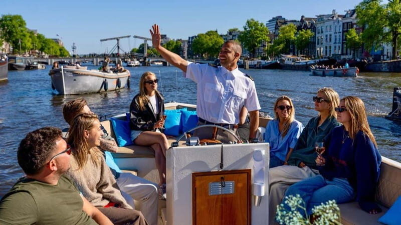 Amsterdam: Canal Cruise in Open Boat with Drink Option - What the Tour Feels Like