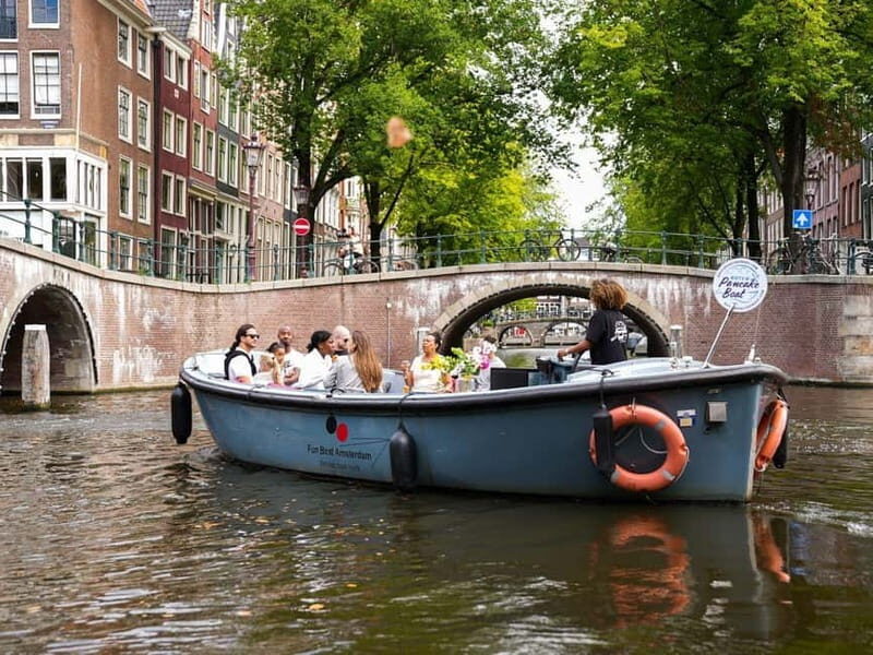 Amsterdam: Canal Cruise with Dutch Pancakes and Drinks - Key Points