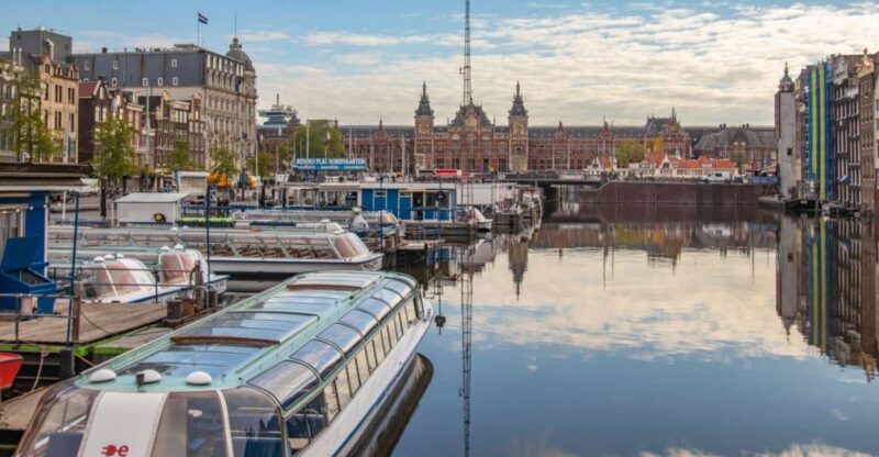 Amsterdam: Capture the most Photogenic Spots with a Local - Key Points
