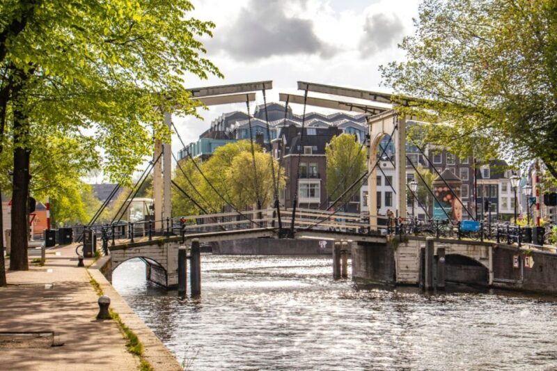 Amsterdam: Capture the most Photogenic Spots with a Local - Exploring the Itinerary: What to Expect