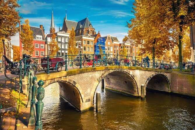 Amsterdam Classic Saloon Boat Cruise, Drinks and Cheese Option - The Food and Drinks: More Than Just a Sip