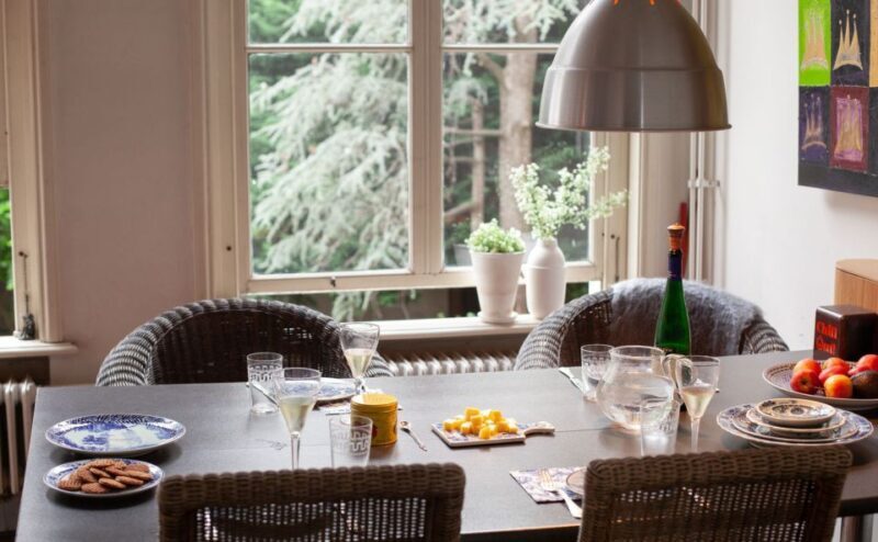 Amsterdam: Craft Dutch Pancakes in Charming Canal House - Location and Atmosphere