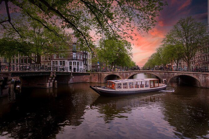 Amsterdam Evening Canal Cruise with Live Guide and Onboard Bar - An Honest Look at the Amsterdam Evening Canal Cruise