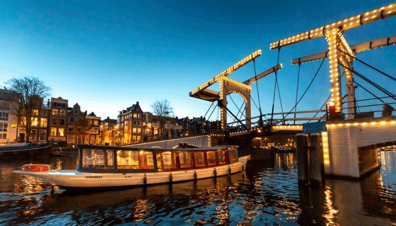 Amsterdam: Evening Canal Cruise with (Open) Bar on Board - Key Points