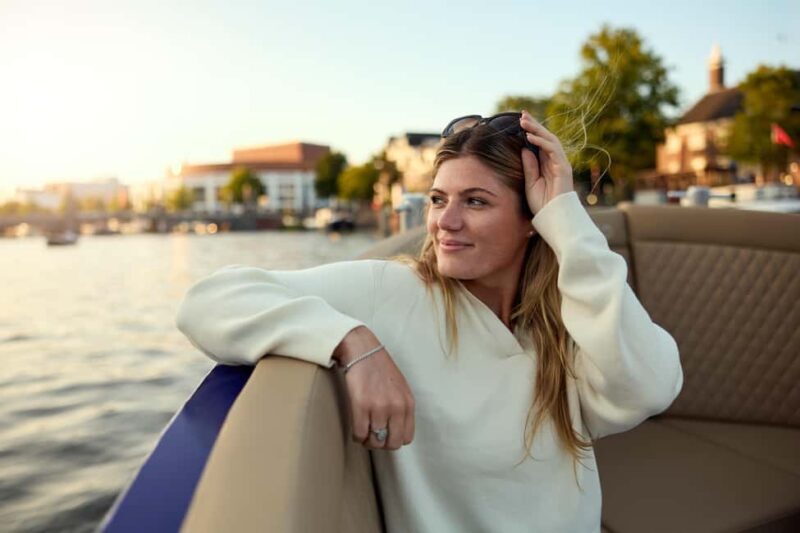 Amsterdam: Evening Canal Cruise With Unlimited Drinks Option - Key Points