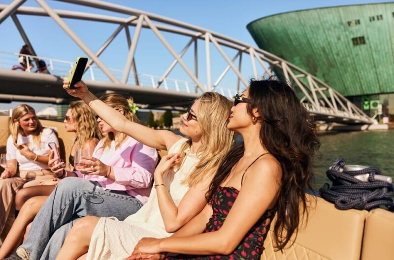 Amsterdam: Evening Canal Cruise With Unlimited Drinks Option - A Deep Dive into the Experience