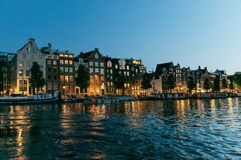 Amsterdam: Evening Cruise with Optional Wine and Snacks - Starting Point and Accessibility
