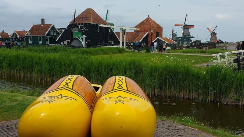 Amsterdam: Explore Zaanse Schans: Half-Day Luxury Coach Trip - Key Points