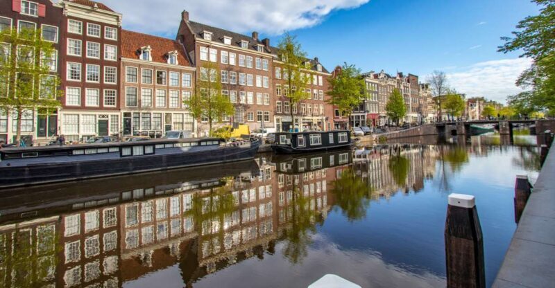 Amsterdam: Express Walk with a Local in 90 minutes - Exploring Amsterdam in 90 Minutes: What to Expect