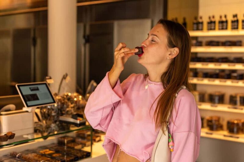 Amsterdam: Food Tour with Drinks by Spui, Canals and Jordaan - Key Points