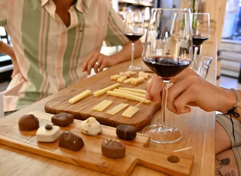 Amsterdam: Food Tour with Drinks by Spui, Canals and Jordaan - Setting the Scene: Neighborhoods and Starting Point